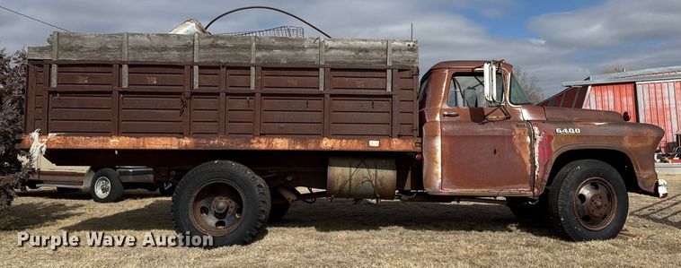 image for item DZ4996 Chevrolet 6400 grain truck
