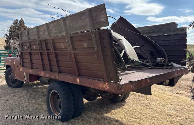 image for item DZ4996 Chevrolet 6400 grain truck