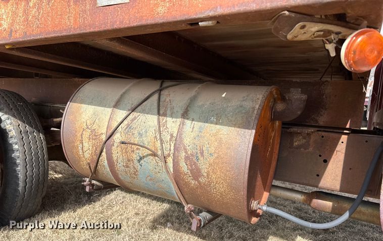 image for item DZ4996 Chevrolet 6400 grain truck