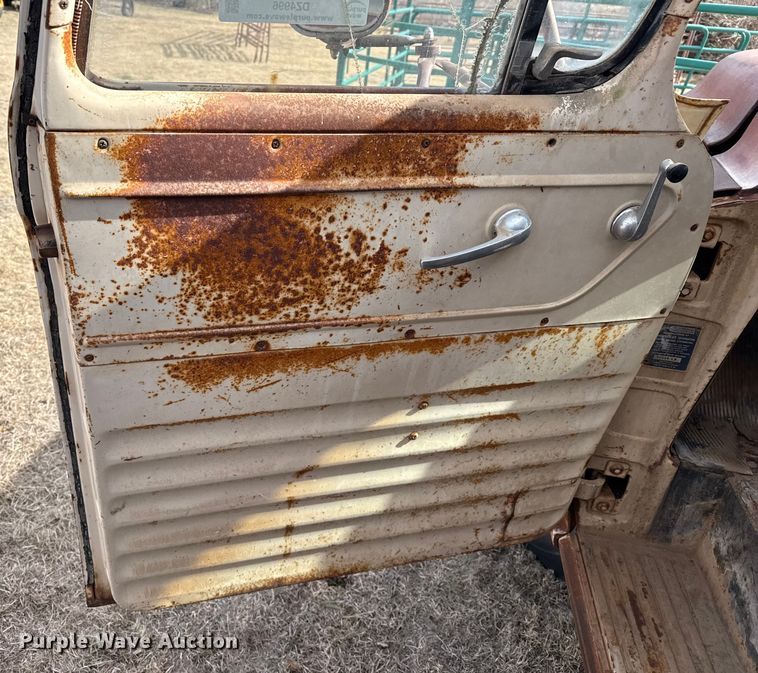 image for item DZ4996 Chevrolet 6400 grain truck