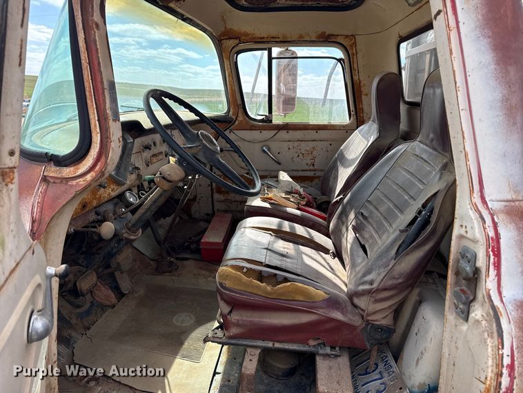 image for item DZ4996 Chevrolet 6400 grain truck