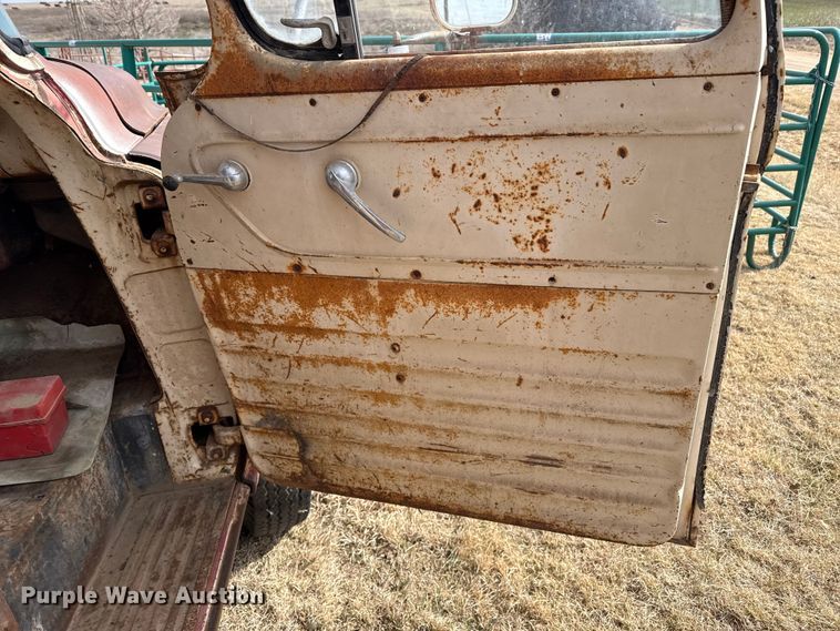 image for item DZ4996 Chevrolet 6400 grain truck