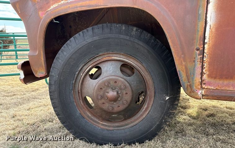 image for item DZ4996 Chevrolet 6400 grain truck