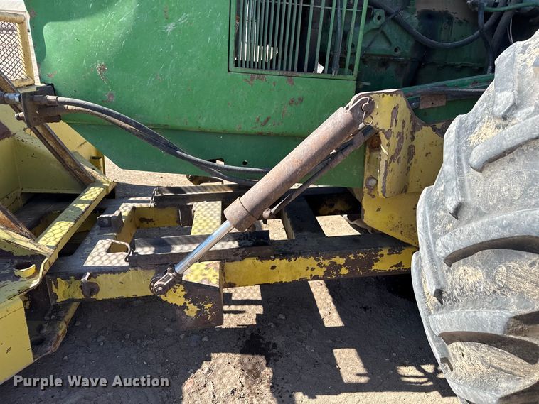 image for item DZ5010 1996 John Deere 8770 4WD tractor