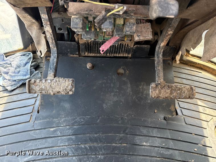 image for item DZ5010 1996 John Deere 8770 4WD tractor