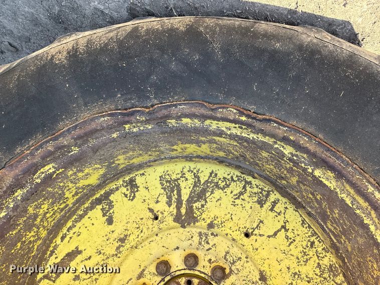 image for item DZ5010 1996 John Deere 8770 4WD tractor