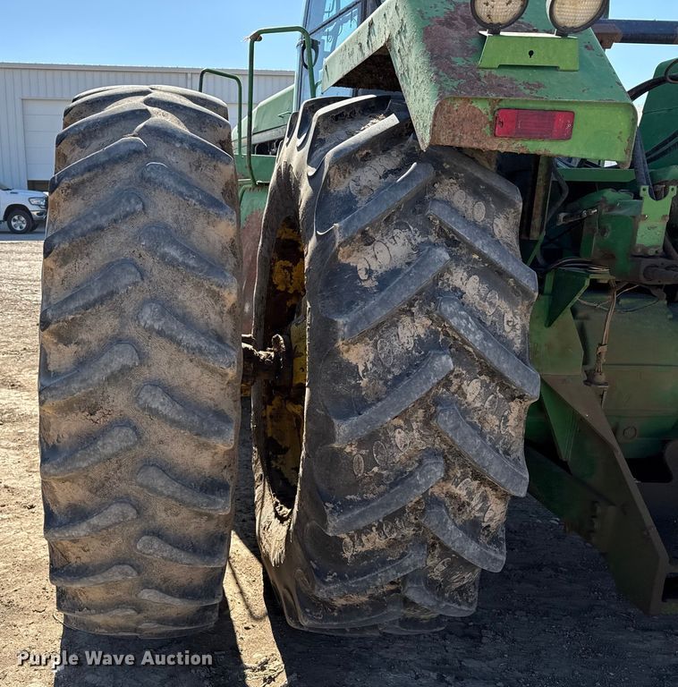 image for item DZ5010 1996 John Deere 8770 4WD tractor