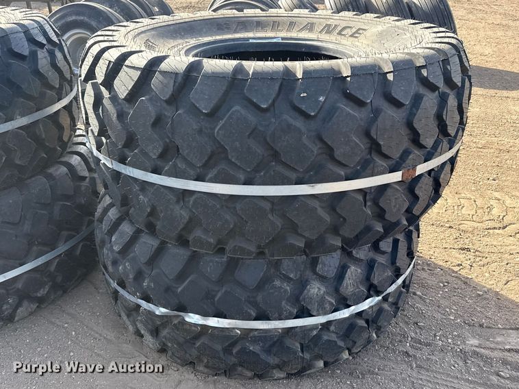 image for item DZ5047 (2) 28LR26 tires