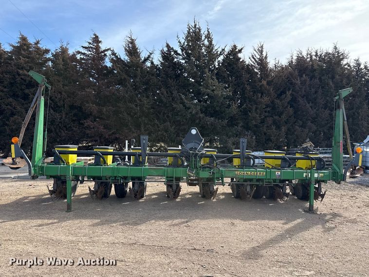 image for item DZ5057 John Deere 1700 planter