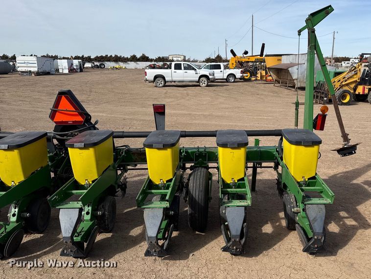 image for item DZ5057 John Deere 1700 planter