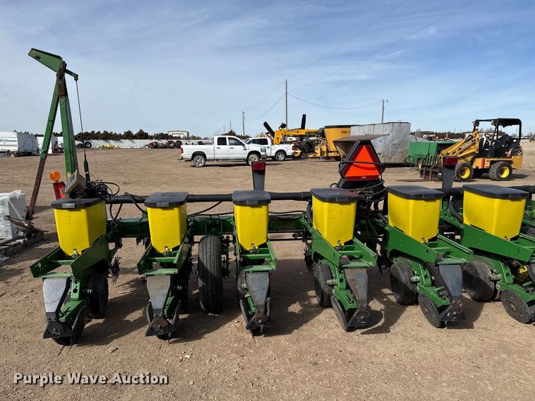 image for item DZ5057 John Deere 1700 planter