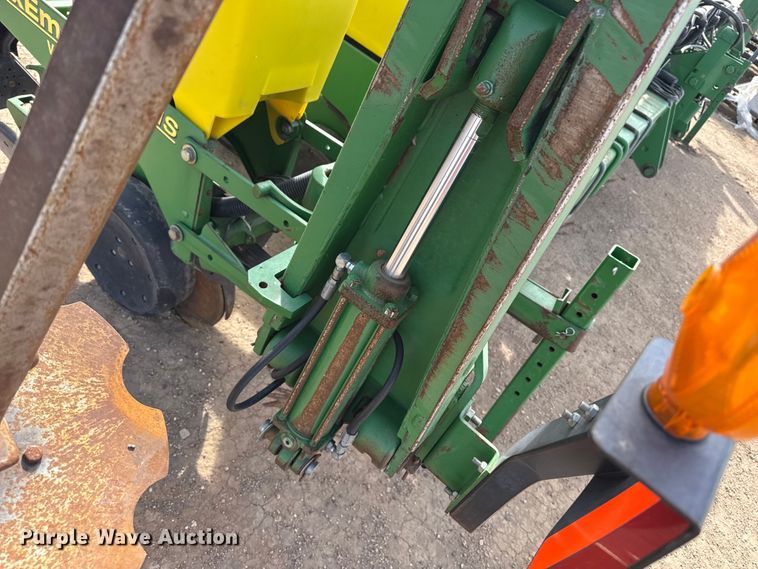 image for item DZ5057 John Deere 1700 planter