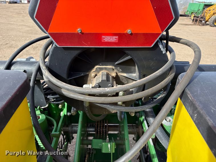 image for item DZ5057 John Deere 1700 planter