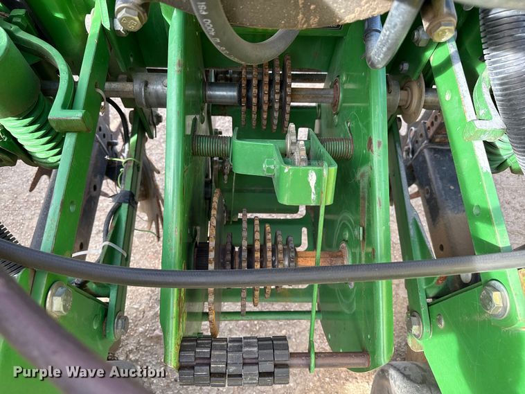 image for item DZ5057 John Deere 1700 planter