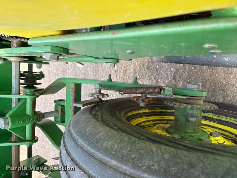 image for item DZ5057 John Deere 1700 planter