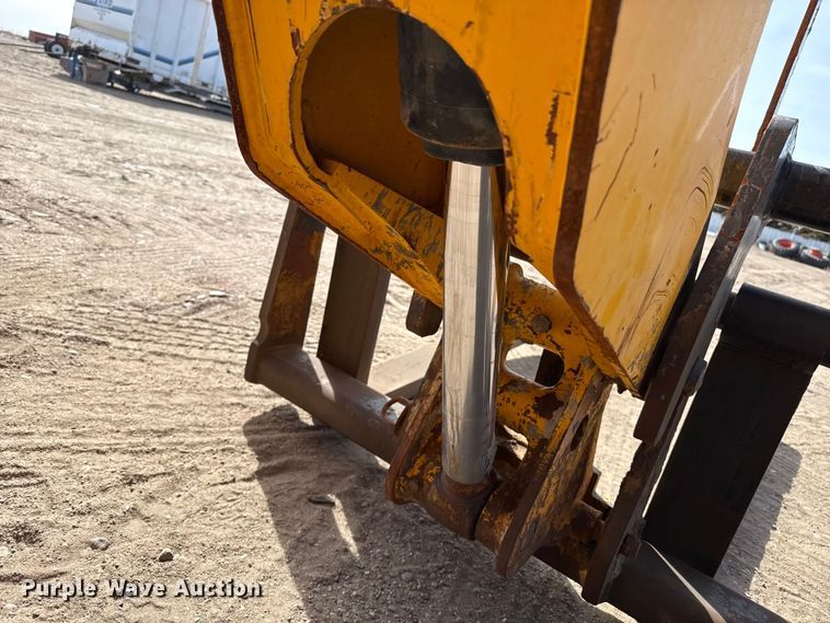 image for item DZ5063 2014 JCB 507-42 telehandler