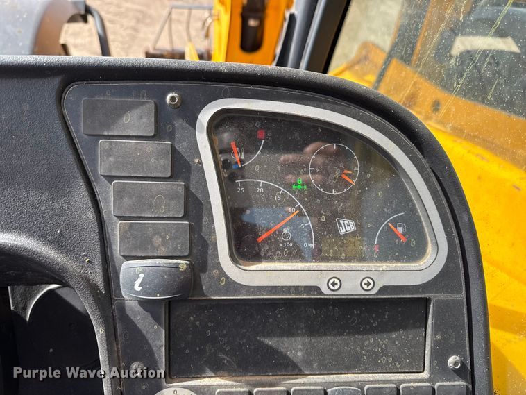image for item DZ5063 2014 JCB 507-42 telehandler