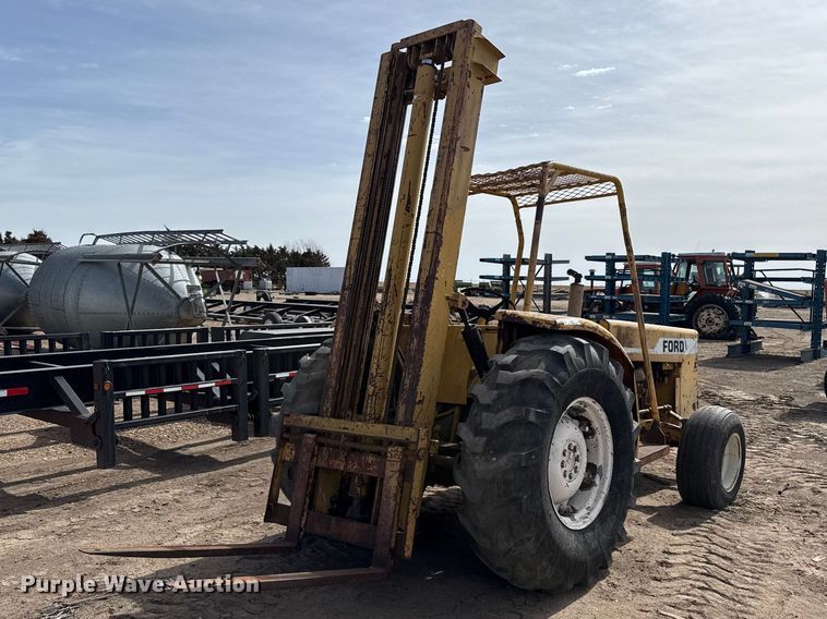 image for item DZ5077 Ford forklift