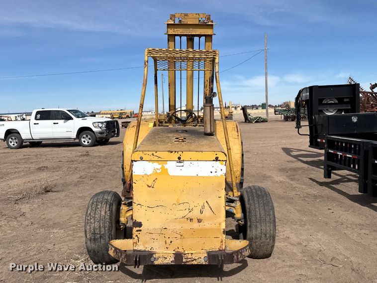 image for item DZ5077 Ford forklift