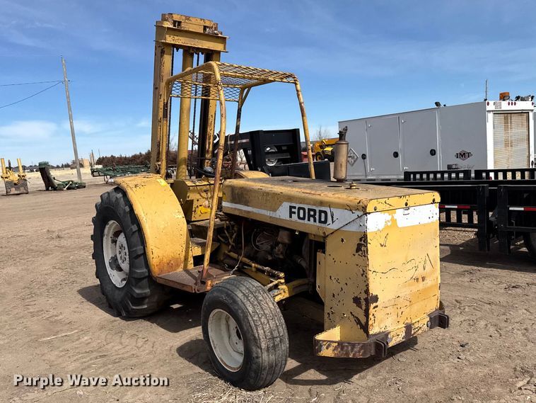 image for item DZ5077 Ford forklift