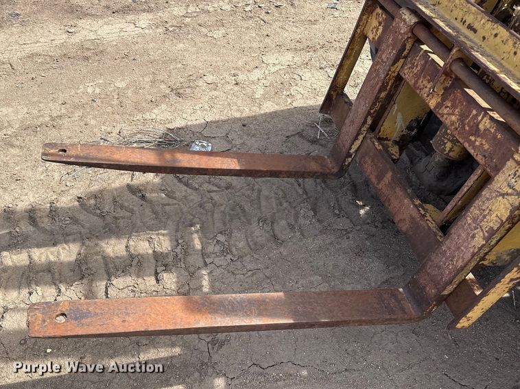 image for item DZ5077 Ford forklift