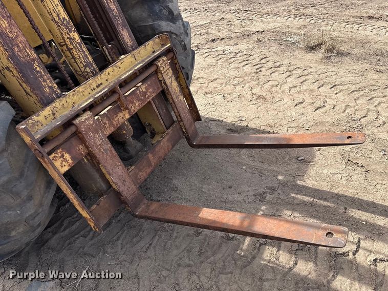 image for item DZ5077 Ford forklift