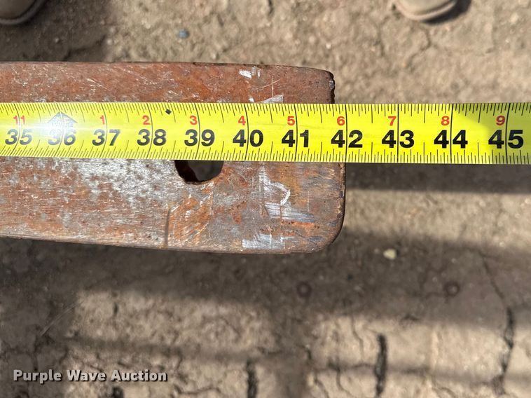 image for item DZ5077 Ford forklift