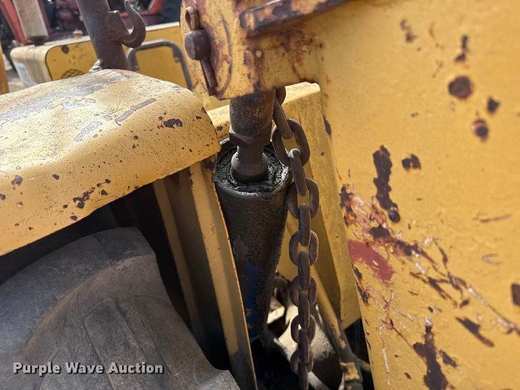 image for item DZ5077 Ford forklift