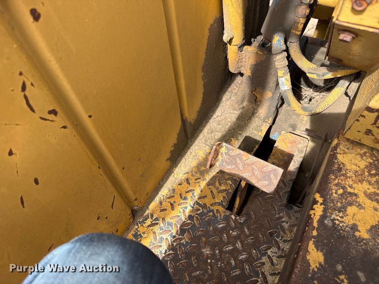 image for item DZ5077 Ford forklift