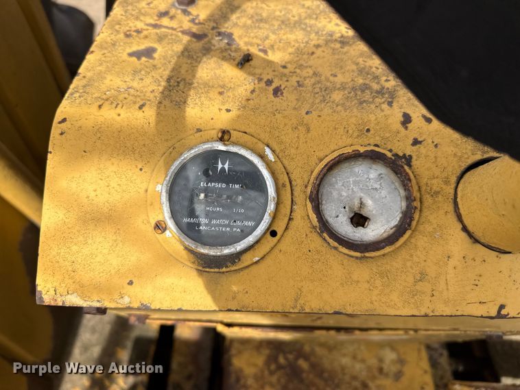 image for item DZ5077 Ford forklift