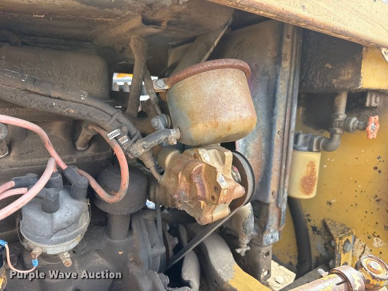 image for item DZ5077 Ford forklift