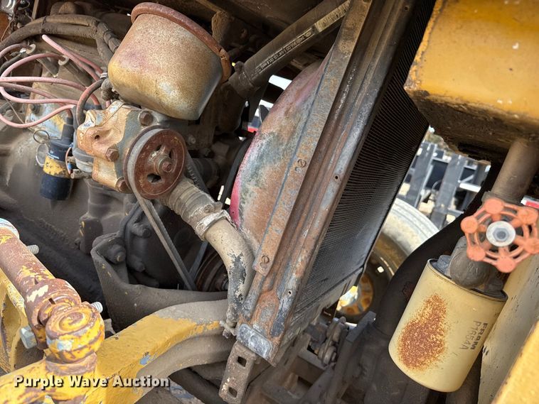 image for item DZ5077 Ford forklift