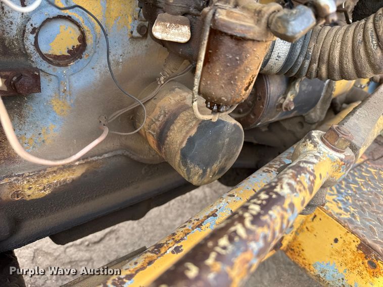 image for item DZ5077 Ford forklift