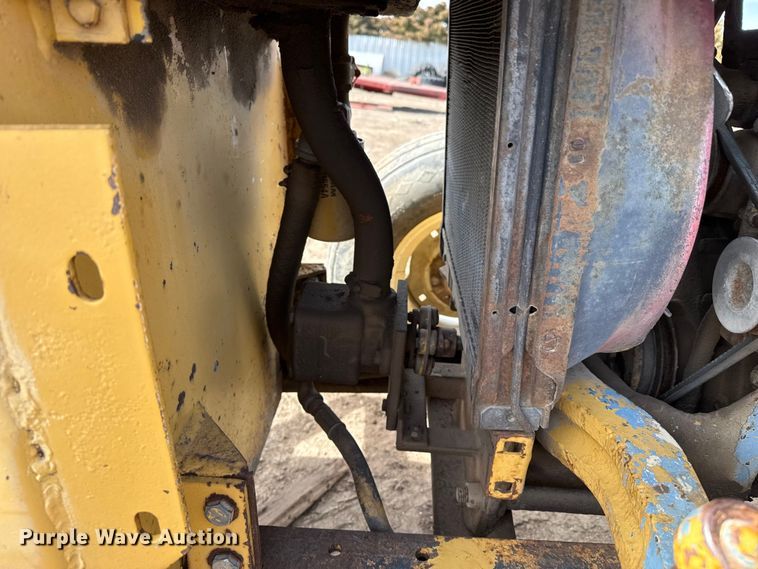 image for item DZ5077 Ford forklift