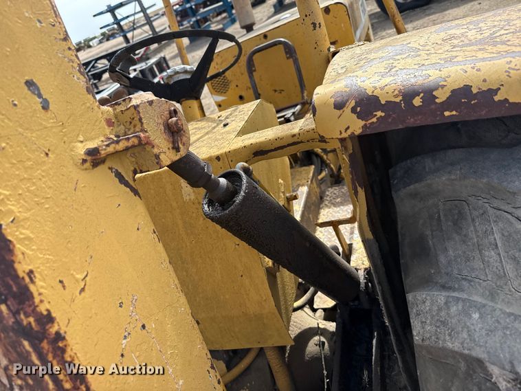 image for item DZ5077 Ford forklift