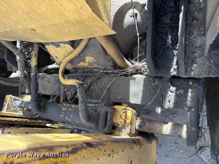 image for item DZ5077 Ford forklift