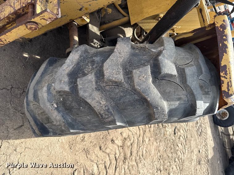 image for item DZ5077 Ford forklift