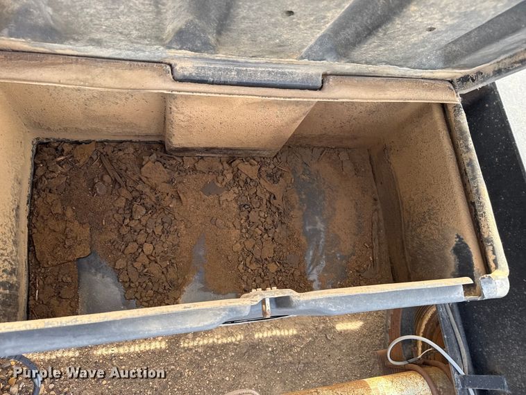 image for item DZ5078 2007 Behnke HET90EGN  sprayer trailer