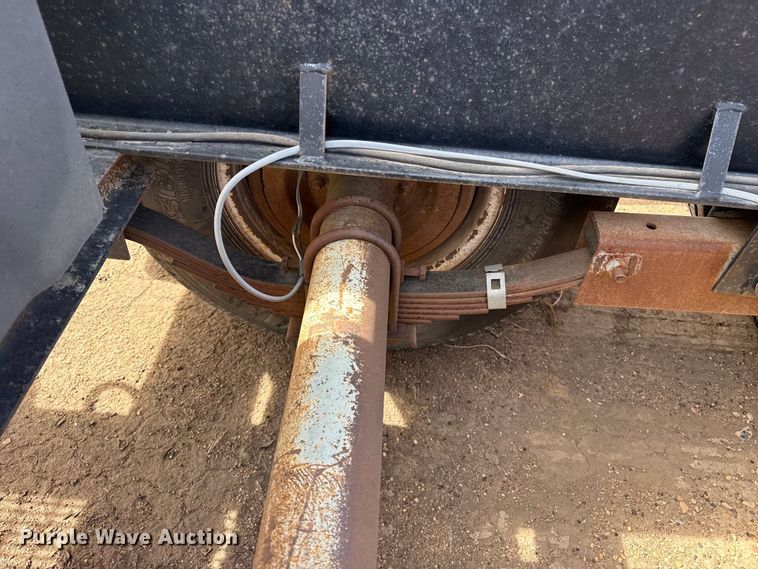 image for item DZ5078 2007 Behnke HET90EGN  sprayer trailer