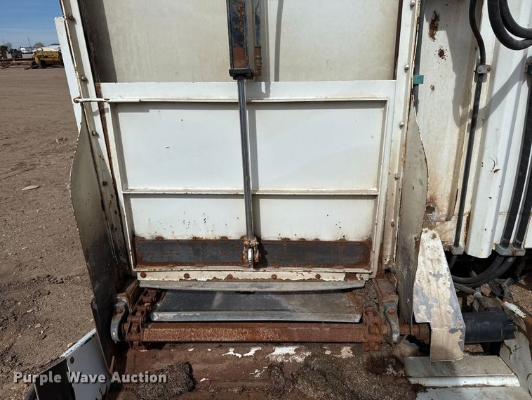 image for item DZ5082 Laird feed delivery bed