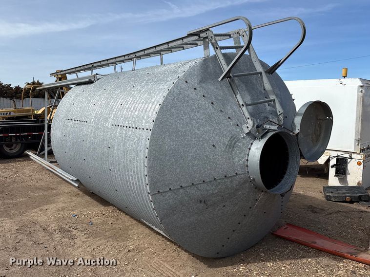 image for item DZ5083 Grain bin