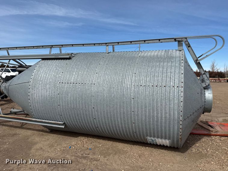 image for item DZ5083 Grain bin