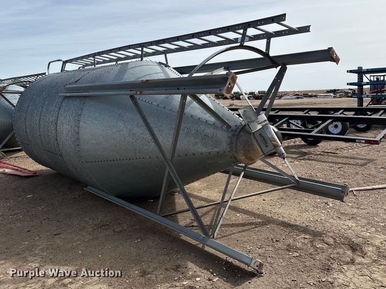 image for item DZ5083 Grain bin