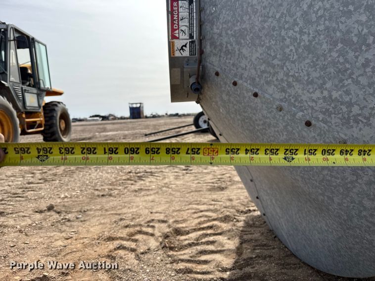 image for item DZ5084 Grain bin