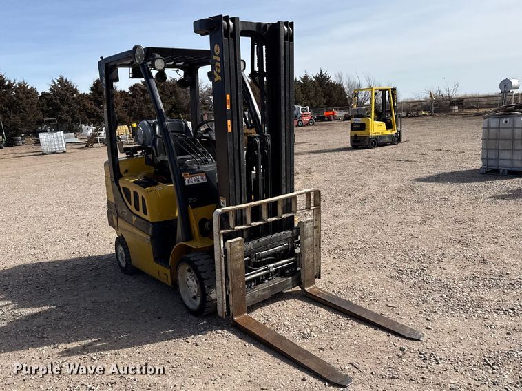 image for item DZ5099 Yale GLC060VXNVSE088 forklift