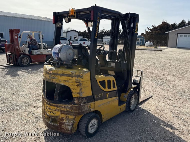 image for item DZ5099 Yale GLC060VXNVSE088 forklift
