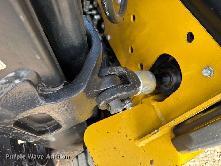 image for item DZ5099 Yale GLC060VXNVSE088 forklift