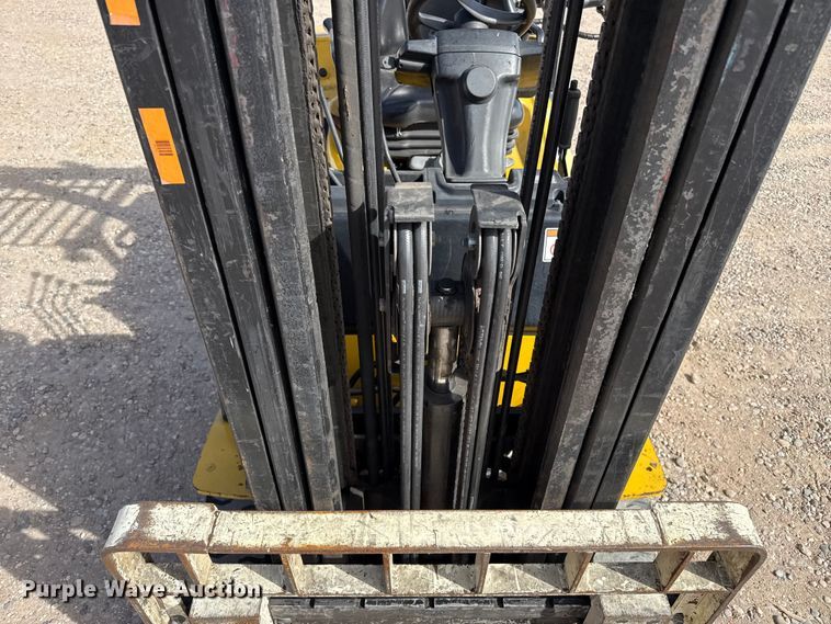 image for item DZ5099 Yale GLC060VXNVSE088 forklift