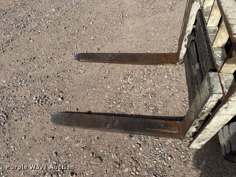 image for item DZ5099 Yale GLC060VXNVSE088 forklift