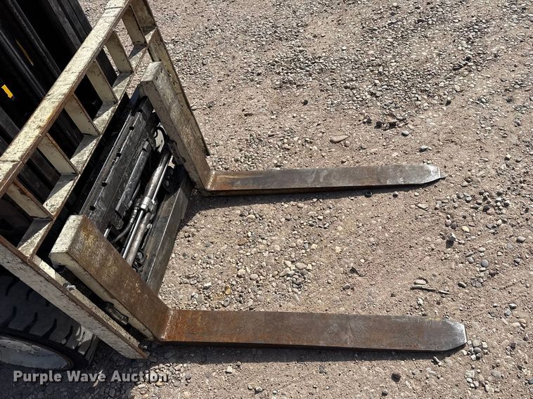 image for item DZ5099 Yale GLC060VXNVSE088 forklift